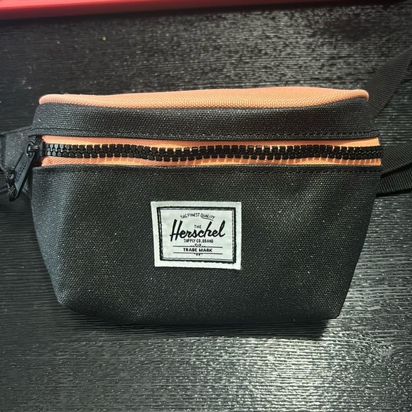 Herschel Supply Co Kids Hip Pack - Picture 1 of 4